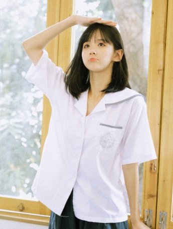 井川里予日系製服寫真圖片