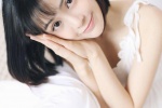 露肩短发美女治愈系私房写真照