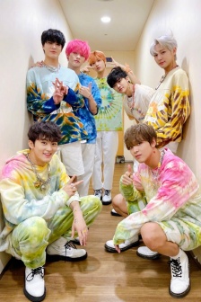 NCTDREAM official Twitter updates member photos