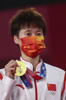 Chen Yufei wins women's singles badminton title