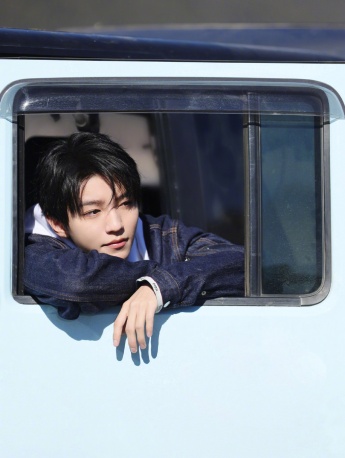 Wang Junkai happens to be a young and handsome photo