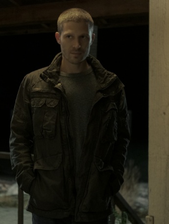 网飞新剧《午夜弥撒》首曝极清剧照