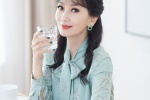 Zhao Yazhi elegant and dignified photo in printed shirt