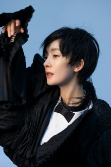 杨幂超A酷飒短发写真图片