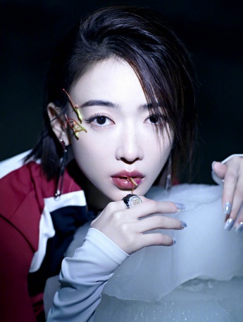 吴谨言魅力性感杂志写真