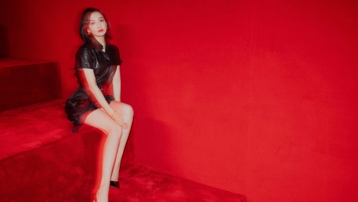 Song Qian's black leather skirt elegant and sexy photo desktop wallpaper