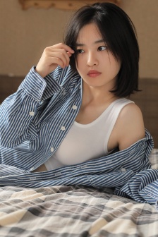 性感美藍襯衫吊帶小蠻腰寫真