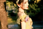 Angelababy sexy photo in yellow and green carved dress