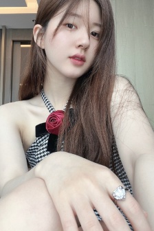趙露思優雅性感寫真圖片