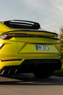 Luxury car supercar Lamborghini Urus wallpaper