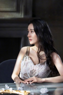 杨幂深V礼服性感迷人写真图片