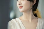 Zhao Liying fresh and sweet Mid-Autumn Festival photo pictures