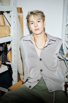 王嘉爾摩登帥氣寫真大片