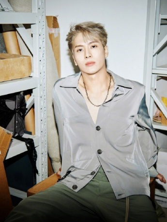 Wang Jiaer's modern and handsome photo blockbuster