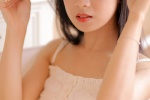 文艺美女性感吊带裙清新迷人写真