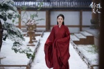 Stills and pictures of Yang Mi's wife Huzhu in red clothes