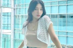 Korean actress JOY updates ins photos