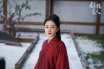Stills and pictures of Yang Mi's wife Huzhu in red clothes