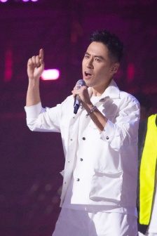 Huang Zheng - the brother who overcame all obstacles - stills from the third issue