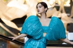 Rainie Yang's charming and sexy photos in fashionable dresses