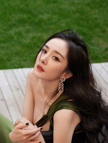 杨幂性感魅惑写真手机壁纸