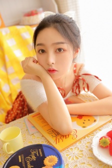 大眼美女萌妹纸波点吊带裙养眼写真