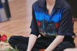 Wang Yuan handsome photo in blue starry sky shirt