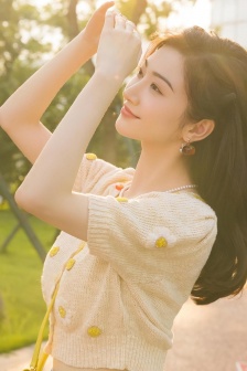 景甜夏日郊游写真手机壁纸