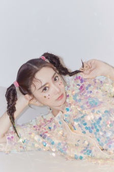 Peng Xiaoran fashion photo mobile wallpaper picture