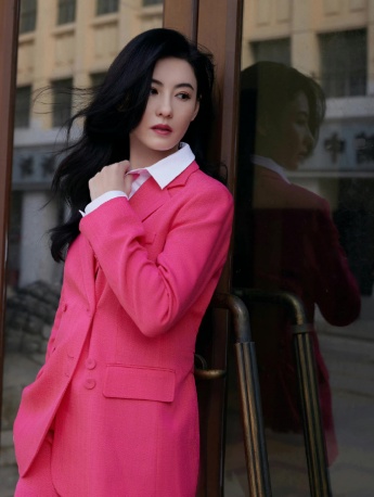 Cecilia Cheung beautiful and sexy photo in pink suit
