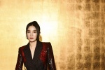 Song Jia fashionable and sexy photo in red scale striped suit