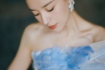 Dong Jie peacock blue feather skirt sexy photo pictures