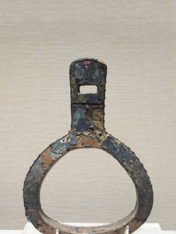 铜鎏金木芯马镫多角度组图