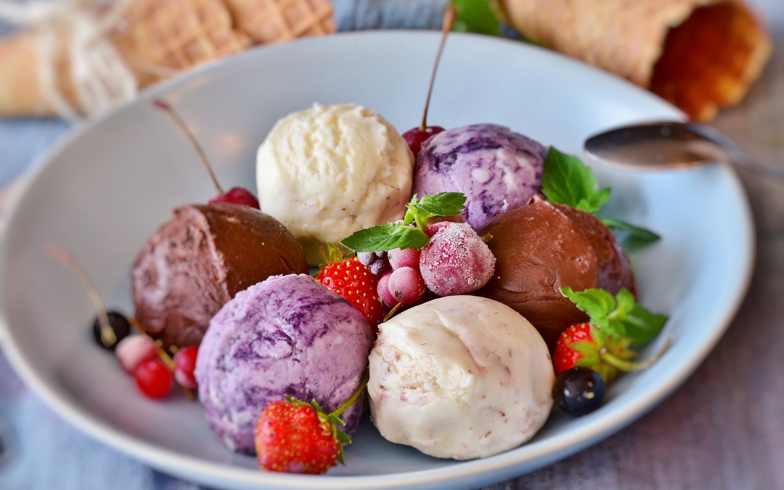 夏季甜品冰淇淋球图片桌面壁纸
