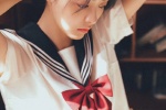 穿着黑丝袜的制服美女写真照片