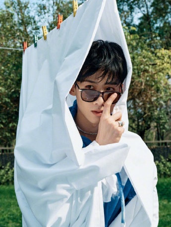 Fashionable Mr. Bai Jingting handsome photo pictures