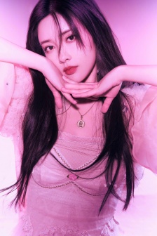 Meng Ziyi's psychedelic light and shadow sexy photo pictures