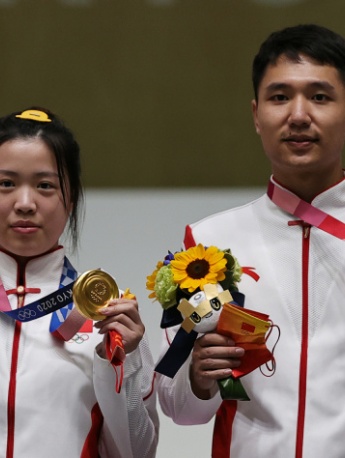 杨杨得胜组合10米气步枪东奥赛场高清图