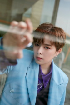 楊芸晴潮流穿搭酷颯寫真圖片