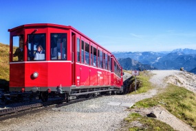 瑞士齿轨登山列车图片桌面壁纸