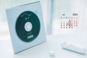 2021年4月綠色小清新護眼桌麵日曆壁紙