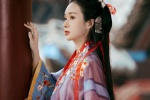 Zheng He Huizi's bright and sexy costume photos
