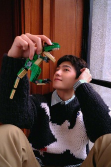 Yang Yang's fashionable and handsome magazine photos