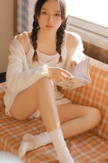 Long-legged beauty cool summer photo HD mobile wallpaper