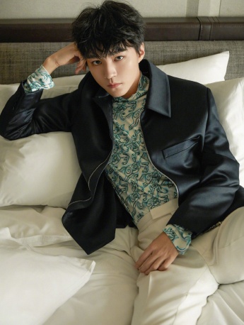 王俊凱時尚芭莎年度派對帥氣寫真