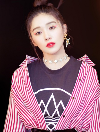 Beautiful star Kan Qingzi mobile wallpaper picture