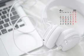 April 2022 simple white theme calendar wallpaper