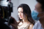 Yang Mi's sexy and charming photo pictures of deep V dress