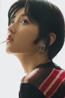 张子枫复古露脐手机壁纸