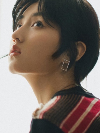 张子枫复古露脐手机壁纸